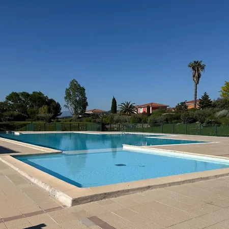 Luxury - Private Garden And Pool Apartment *